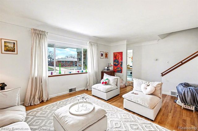 27471 Norma Drive, Warren, MI 48093