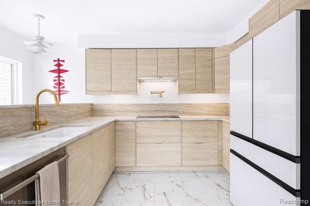 27471 Norma Drive, Warren, MI 48093