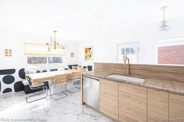 27471 Norma Drive, Warren, MI 48093