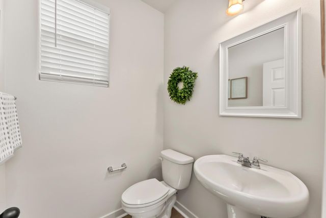 6776 Jujube Ln, Sacramento, CA 95828