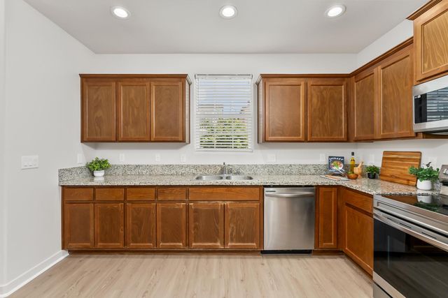 6776 Jujube Ln, Sacramento, CA 95828