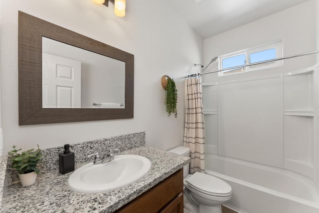 6776 Jujube Ln, Sacramento, CA 95828