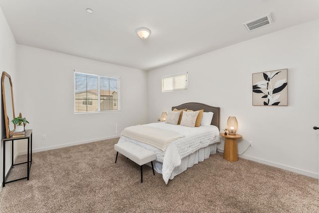 6776 Jujube Ln, Sacramento, CA 95828