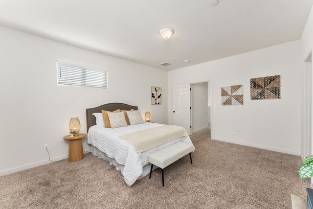 6776 Jujube Ln, Sacramento, CA 95828