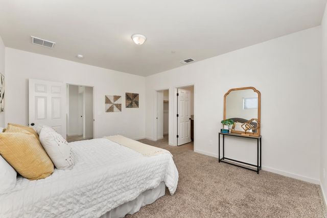 6776 Jujube Ln, Sacramento, CA 95828