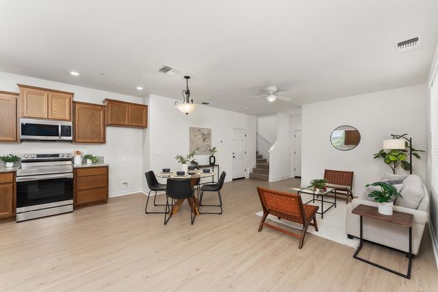 6776 Jujube Ln, Sacramento, CA 95828