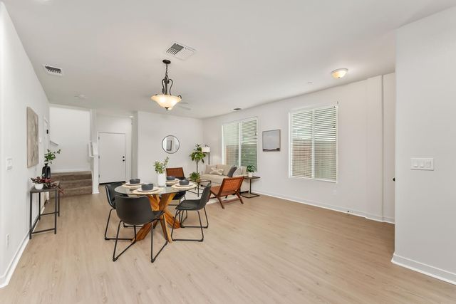 6776 Jujube Ln, Sacramento, CA 95828