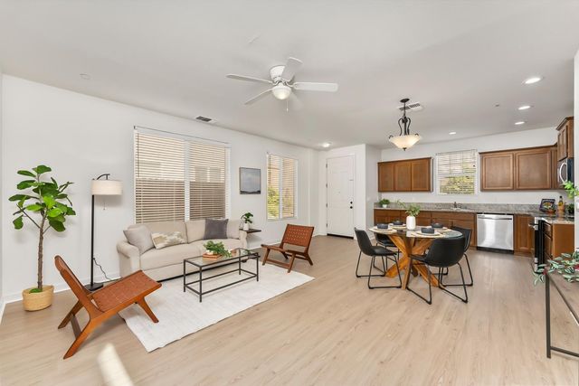 6776 Jujube Ln, Sacramento, CA 95828