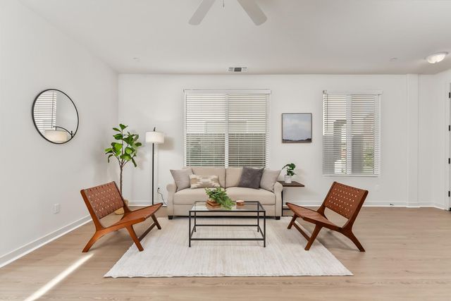 6776 Jujube Ln, Sacramento, CA 95828