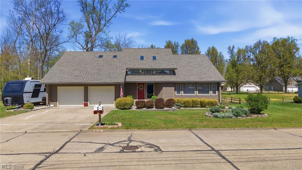 256 Walnut Grove, Washington, WV 26181