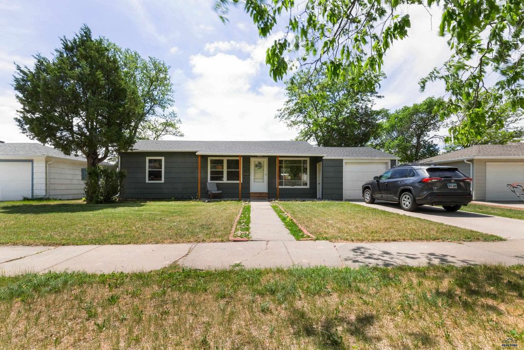 125 ST CHARLES, Rapid City, SD 57701