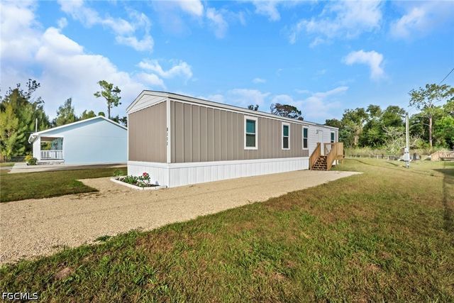 8111 Breeze DR, North Fort Myers, FL 33917