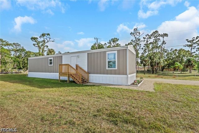 8111 Breeze DR, North Fort Myers, FL 33917