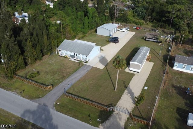 8111 Breeze DR, North Fort Myers, FL 33917
