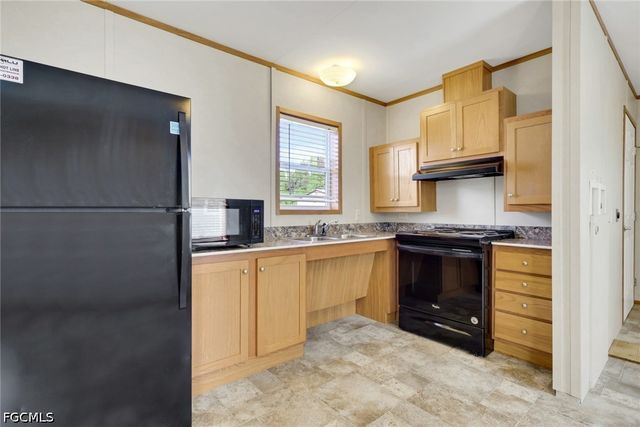8111 Breeze DR, North Fort Myers, FL 33917