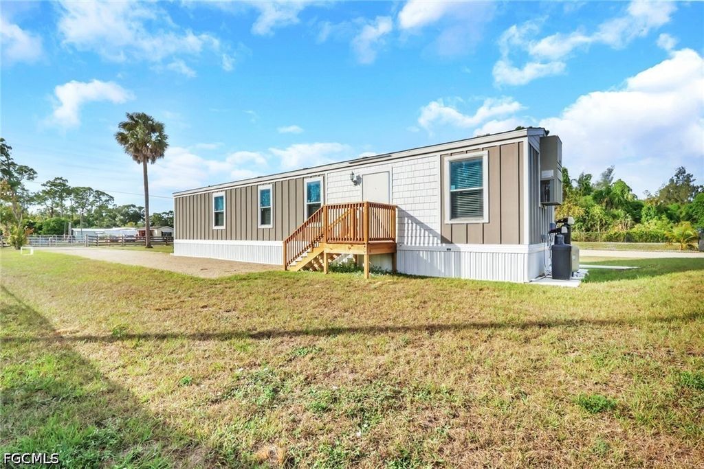 8111 Breeze DR, North Fort Myers, FL 33917