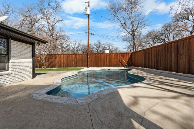 2819 Yorkshire Street, Irving, TX 75061