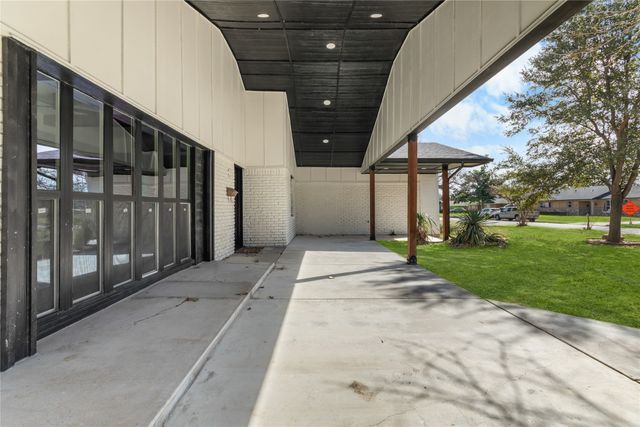 2819 Yorkshire Street, Irving, TX 75061