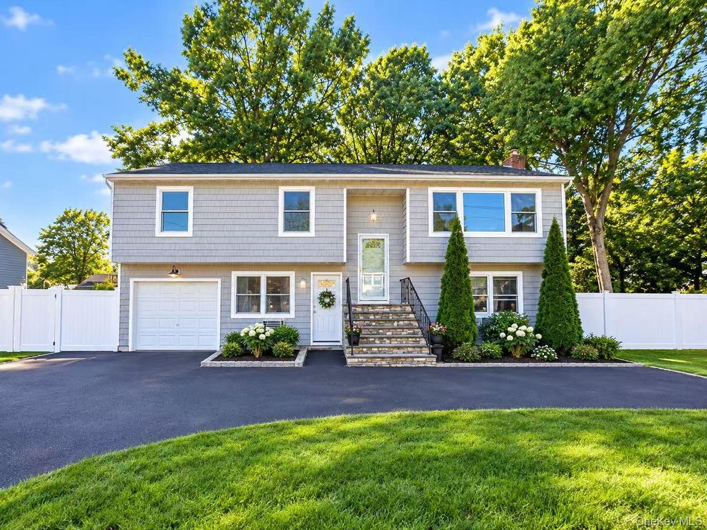 90 Dorchester Road, Ronkonkoma, NY 11779 — exterior