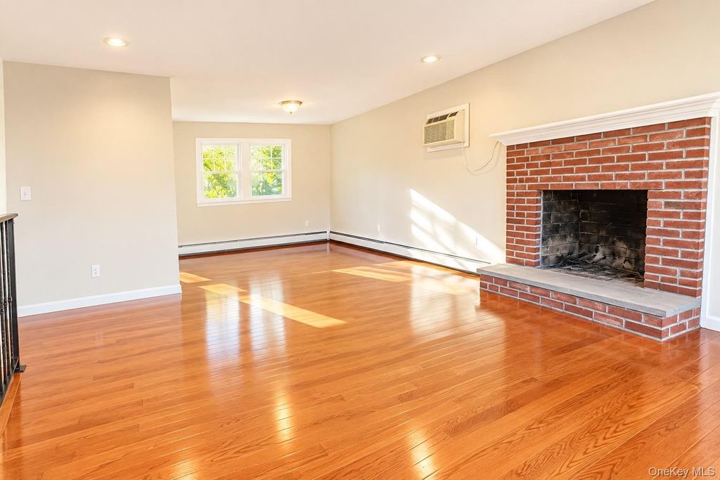 90 Dorchester Road, Ronkonkoma, NY 11779 — photo 2