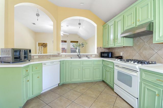 20130 E Lakebridge Lane, Richmond, TX 77407