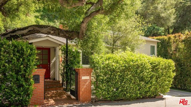 9720 Yoakum Drive, Beverly Hills, CA 90210