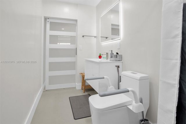 855 W 70th Pl, Hialeah, FL 33014