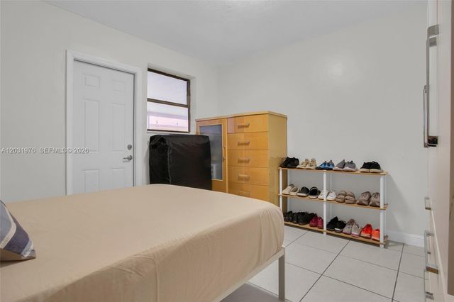 855 W 70th Pl, Hialeah, FL 33014