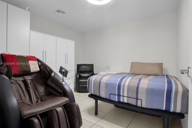 855 W 70th Pl, Hialeah, FL 33014