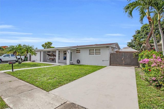 855 W 70th Pl, Hialeah, FL 33014