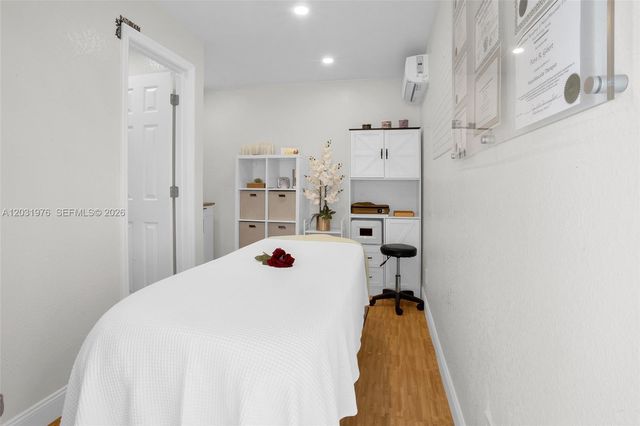 855 W 70th Pl, Hialeah, FL 33014