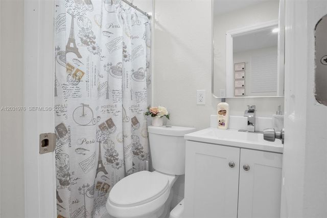 855 W 70th Pl, Hialeah, FL 33014