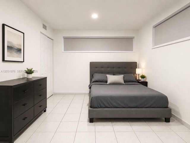 855 W 70th Pl, Hialeah, FL 33014