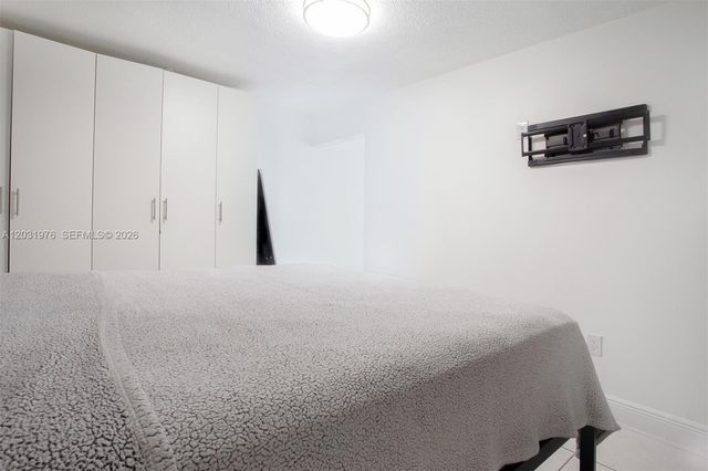 855 W 70th Pl, Hialeah, FL 33014