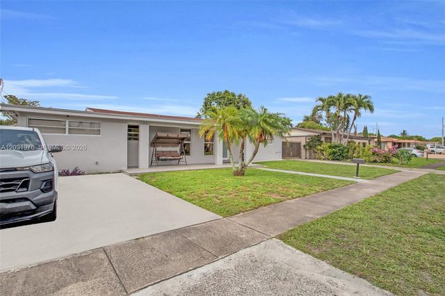 855 W 70th Pl, Hialeah, FL 33014
