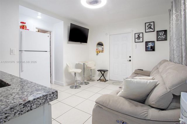 855 W 70th Pl, Hialeah, FL 33014