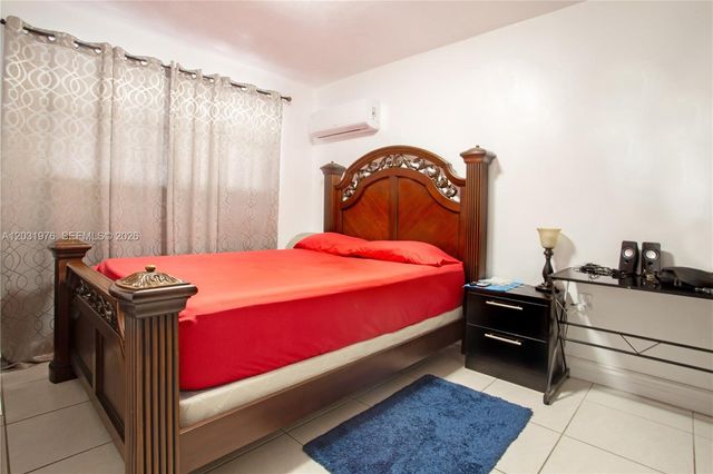 855 W 70th Pl, Hialeah, FL 33014