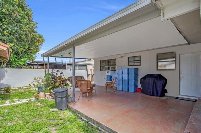 855 W 70th Pl, Hialeah, FL 33014