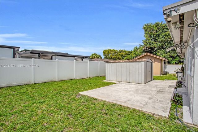 855 W 70th Pl, Hialeah, FL 33014