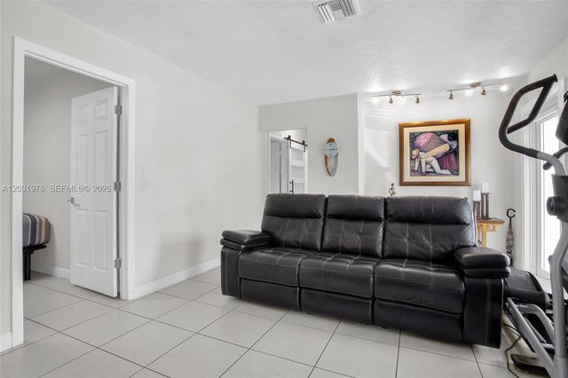 855 W 70th Pl, Hialeah, FL 33014