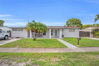855 W 70th Pl, Hialeah, FL 33014