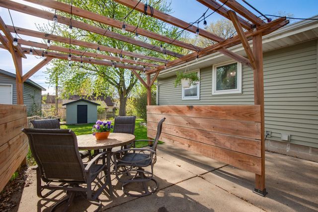 2075 N Ivy Street, North Saint Paul, MN 55109