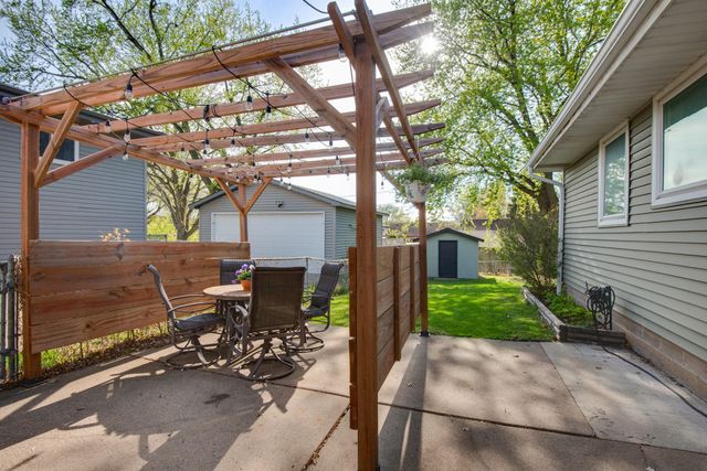 2075 N Ivy Street, North Saint Paul, MN 55109