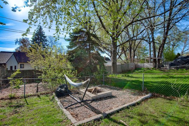 2075 N Ivy Street, North Saint Paul, MN 55109