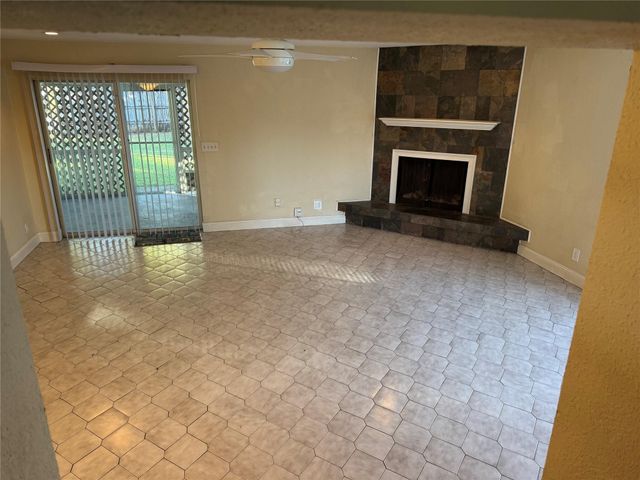 2255 NE 9th Street, Pompano Beach, FL 33062