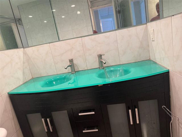 2255 NE 9th Street, Pompano Beach, FL 33062