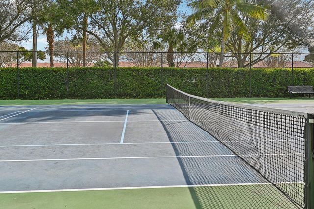 4883 Pga Boulevard 305, Palm Beach Gardens, FL 33418