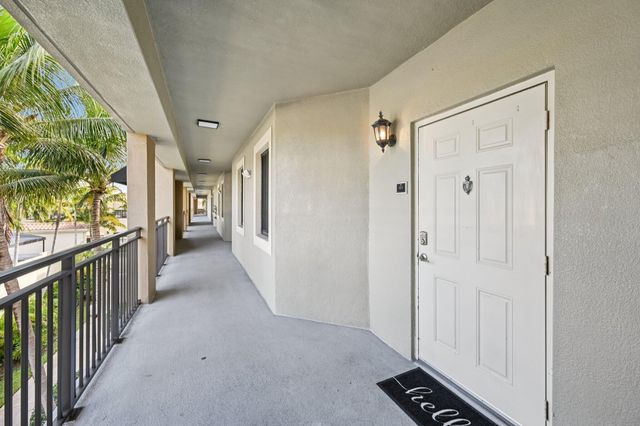 4883 Pga Boulevard 305, Palm Beach Gardens, FL 33418