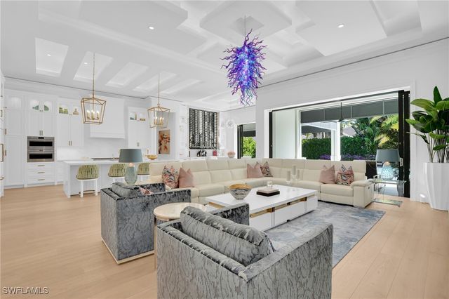 3110 Leeward LN, Naples, FL 34103