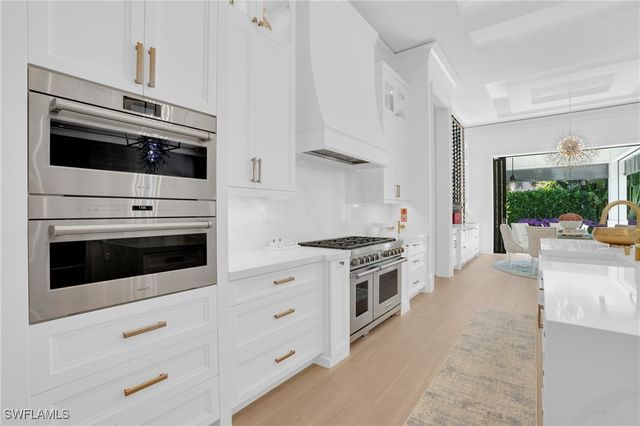 3110 Leeward LN, Naples, FL 34103